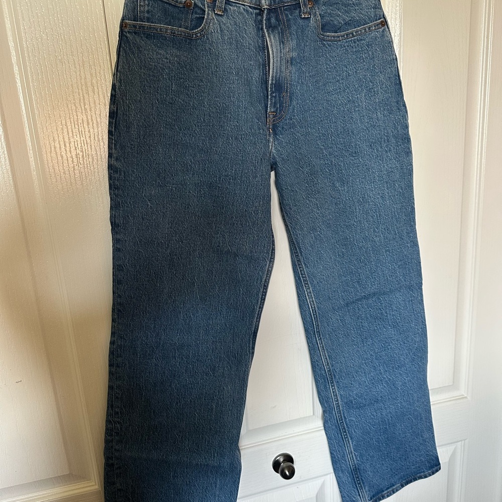 NWOT- Abercrombie & Fitch - 90s Relaxed Jean, High Rise, Curve Love, size 27
